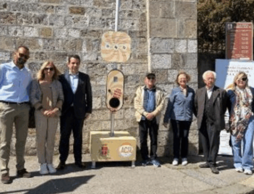 La Nazione-Dispenser di crema solare anti-melanoma